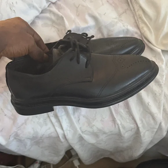 Classic Black Men's Dress Shoes - Picture 5 of 6